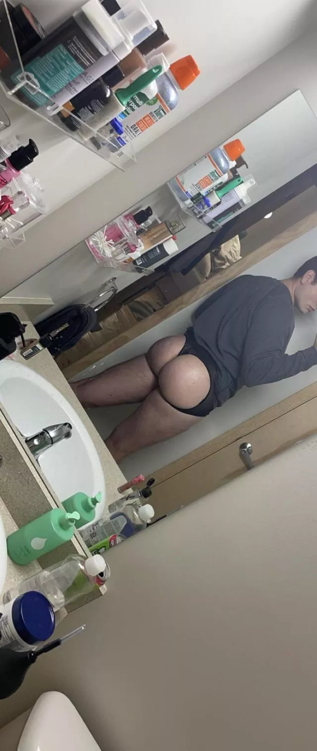 Tryna be a black man’s house boi 👸🏻