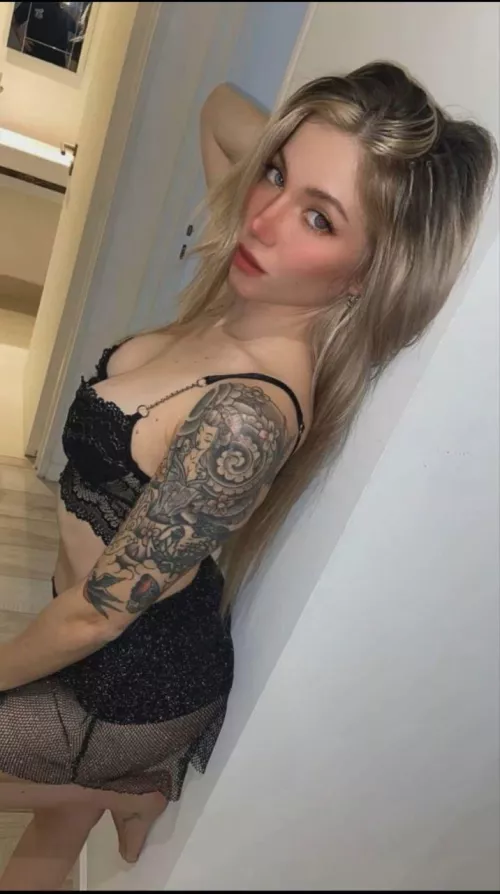 wanna play with me in my dorm??