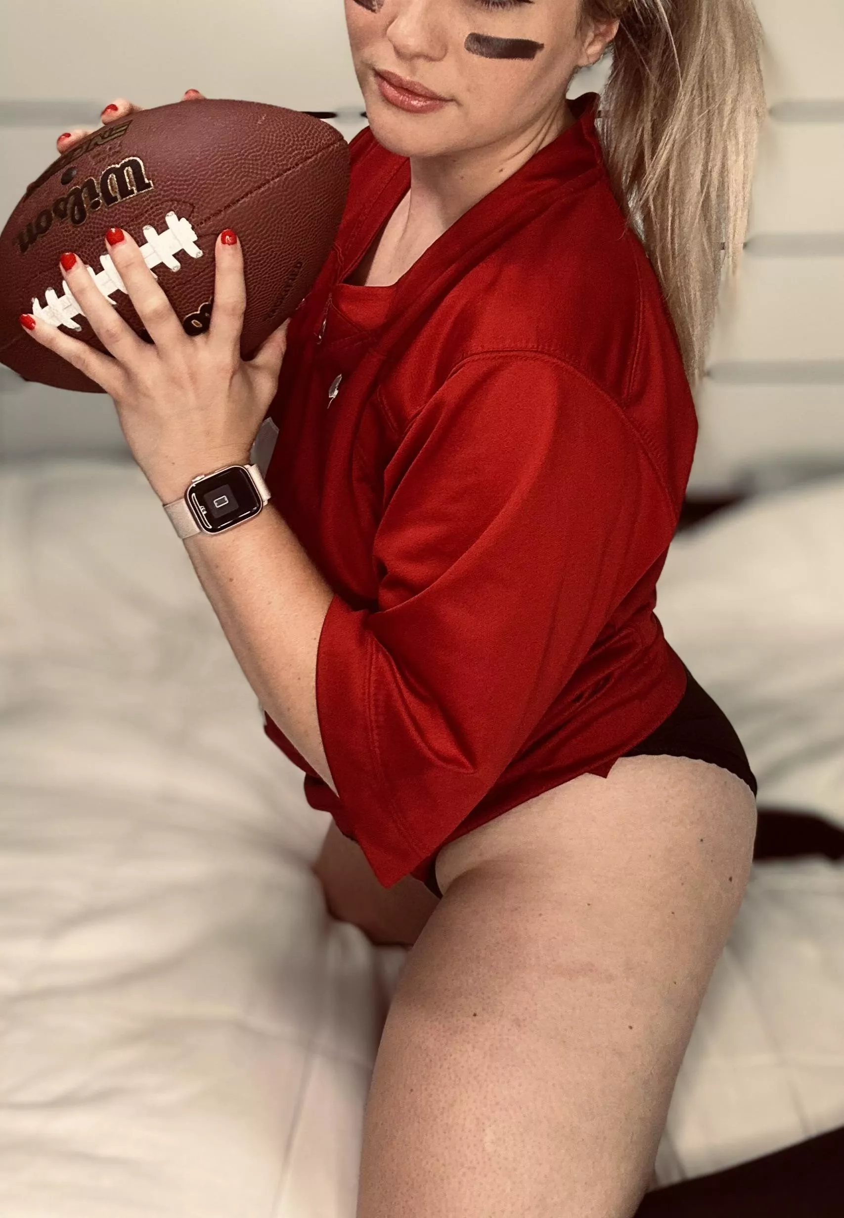 Who else loves sporty MILFs?