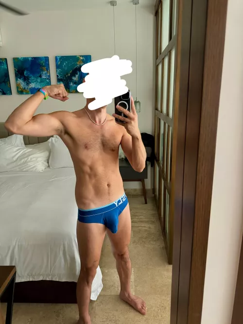 Who is ready to bury his face in my armpit?