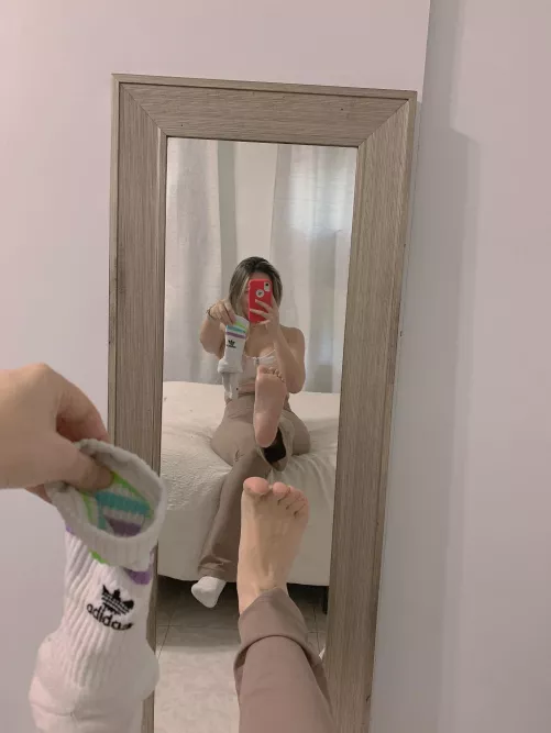 Worship to my Japanese feet After my leg day 