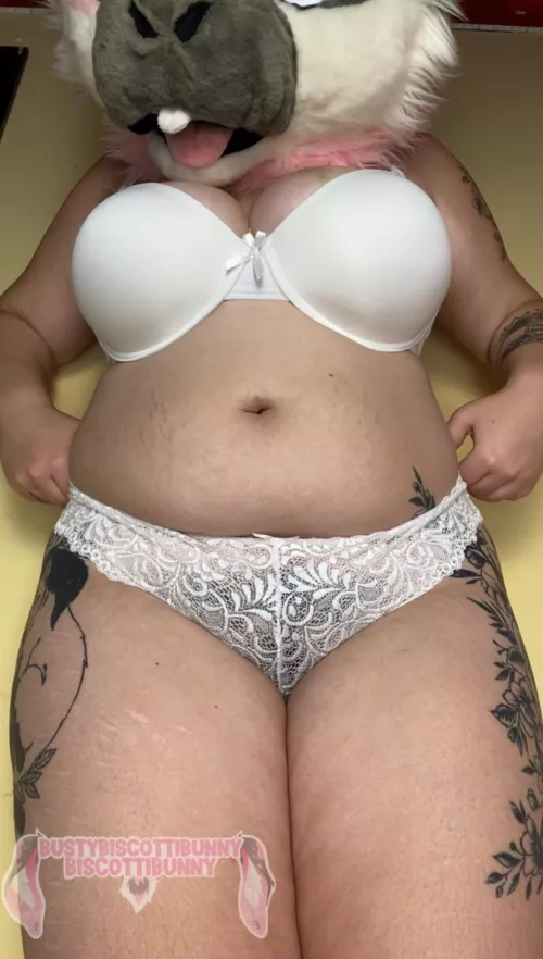 Your favourite chubby Goddess 😻 (OF: BiscottiBunny)