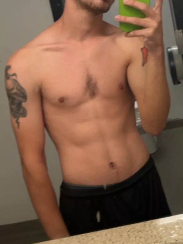 19 M4F looking for a fwb I’m in college and want to have some fun 