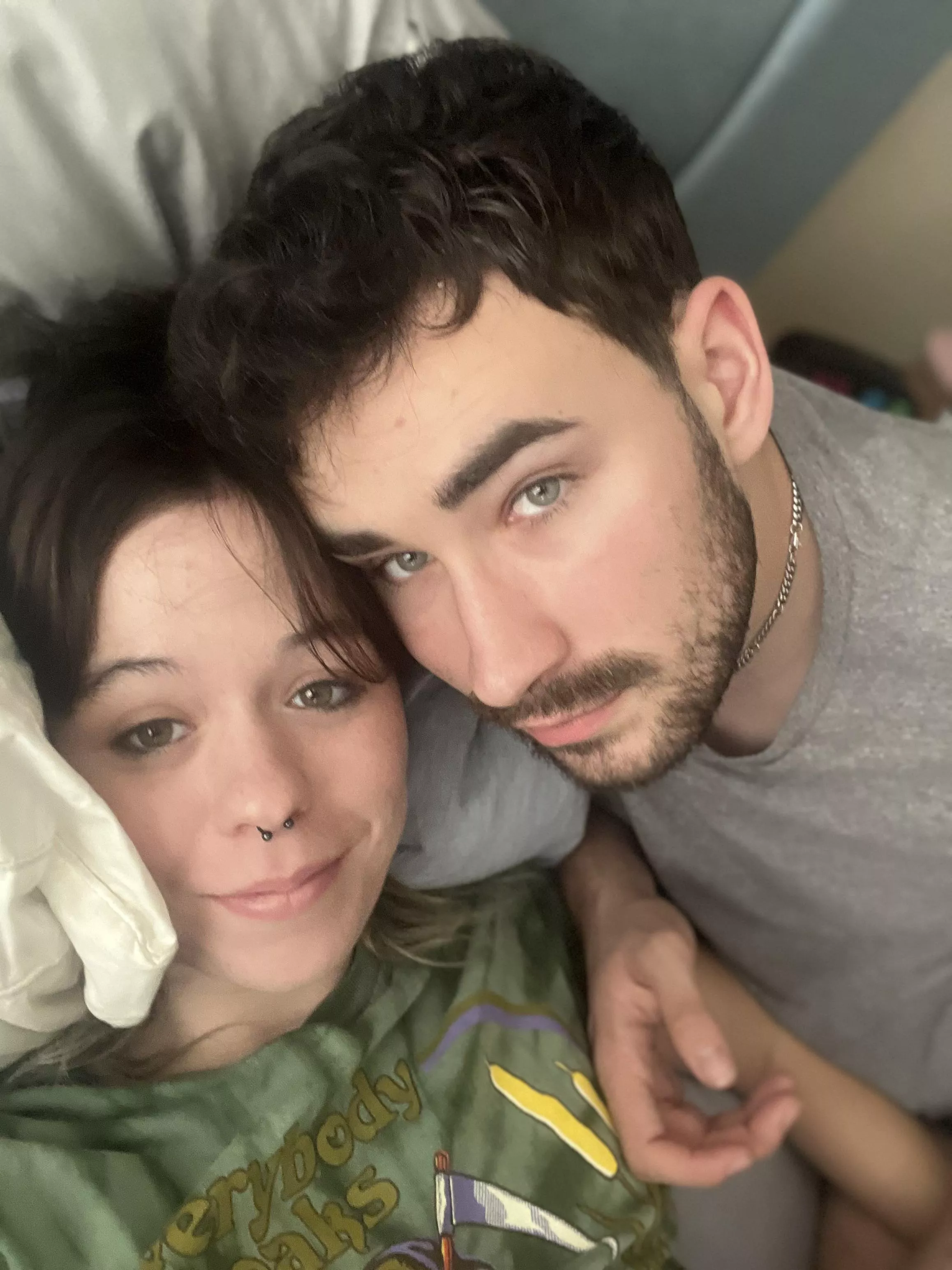 23F and 21M ( NO SINGLE MALES) 