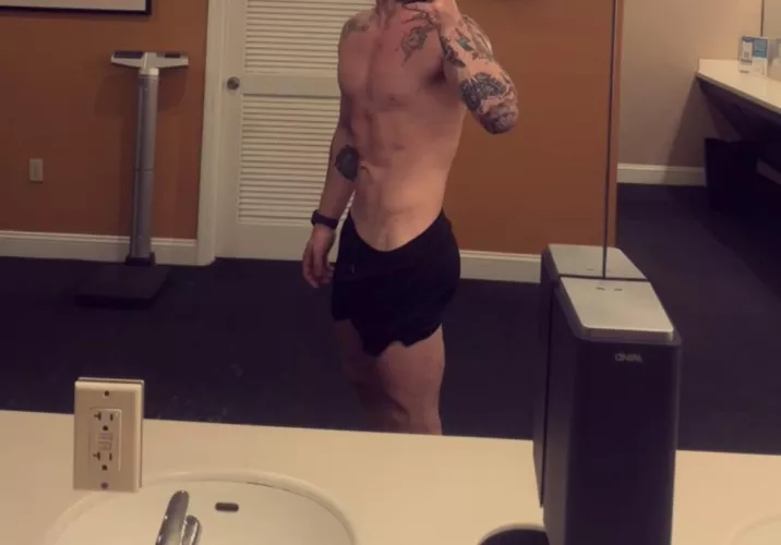 29[M4MF][Raleigh,NC] Experienced interested in finding a hott couple that wants to share his wife or girl. 