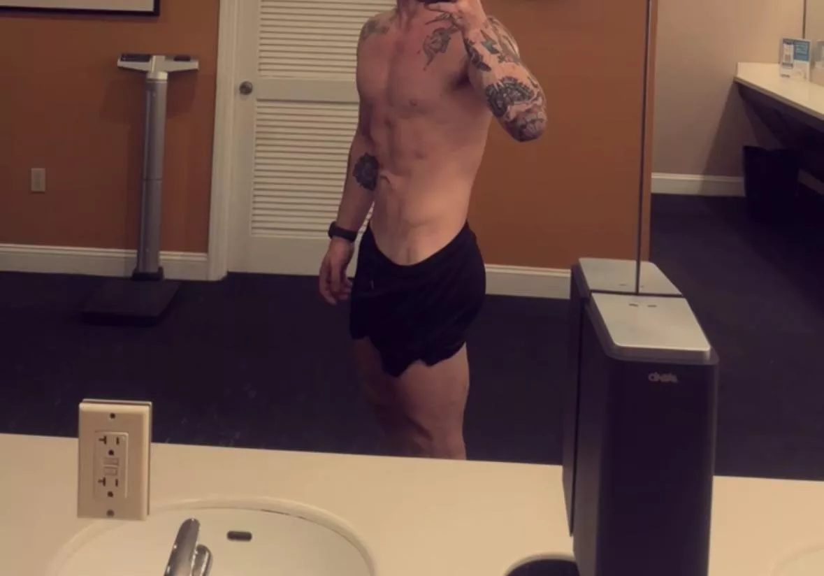 29[M4MF][Raleigh,NC] Experienced interested in finding a hott couple that wants to share his wife or girl. 