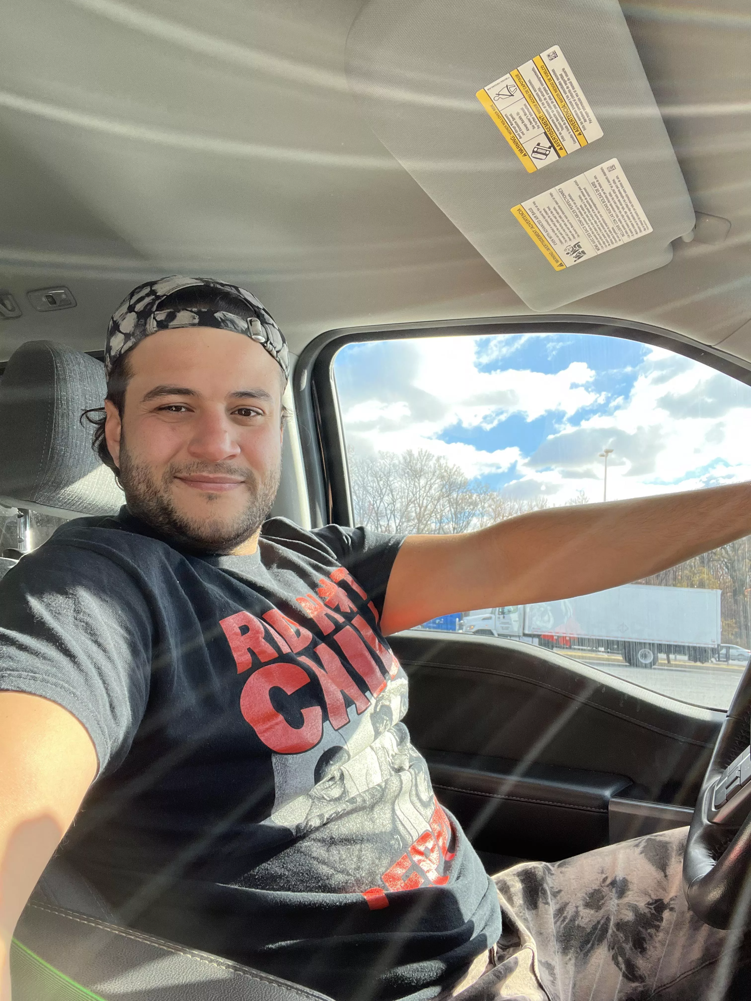 37 m looking 4 mf or f. In Fayetteville 11/24 looking to get a drink tonight. 