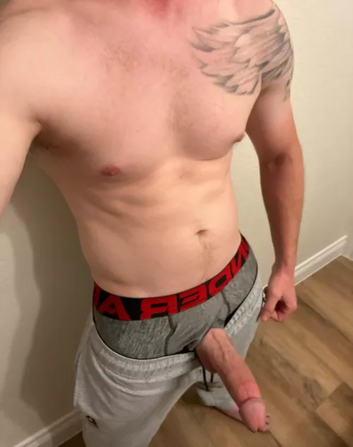 Any bunnies need some extra attention tonight?😏