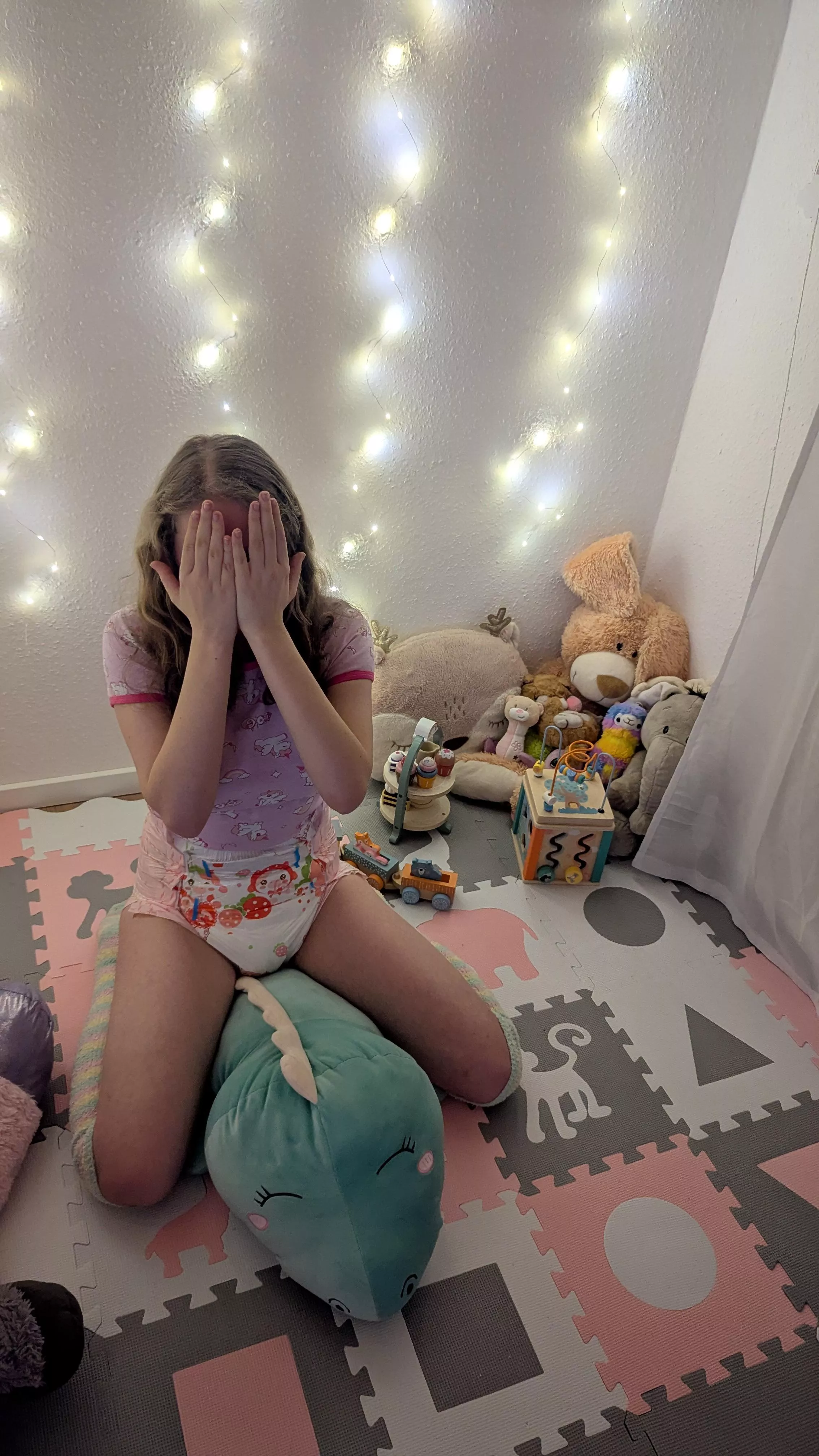 Hehe 🤭you can't see me  Hehe 🤭you can't see me