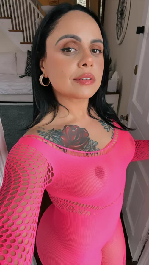 How about pink fishnet (F40)