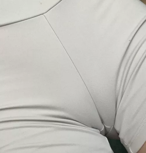 I like to wear tight shortsand accentuate my pretty features