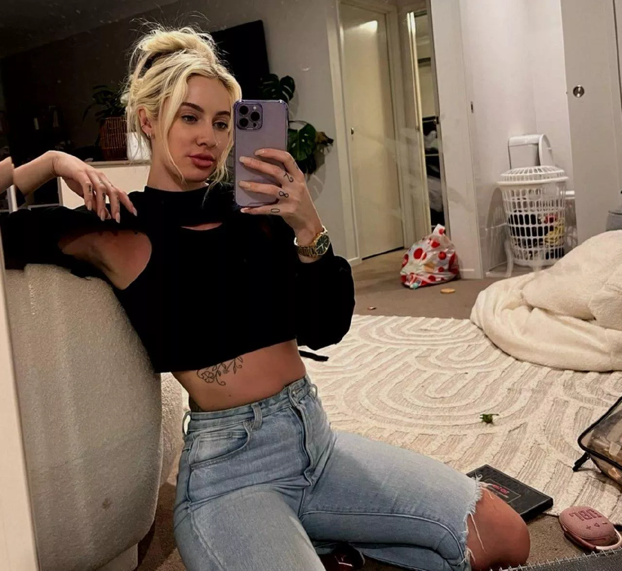 Just a little tease in my favorite outfit