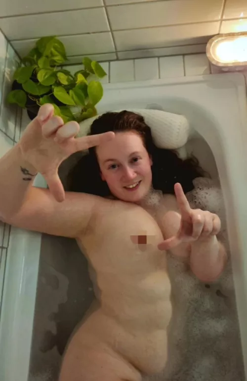 Just a wet brunette 💦😘