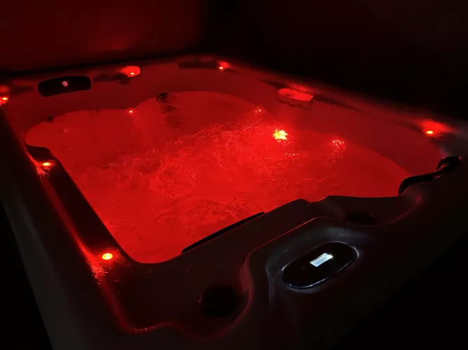 [MF4MF] Longmont - M35/F33, iso another couple to share our new hot tub with