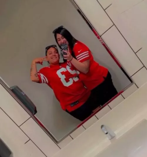 My gf is gonna leave me to be a bunch of Packers fans gang rape whore 😢🥰