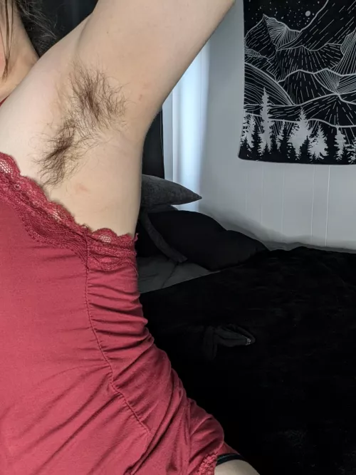 My hairy pits are yours to sniff 👃