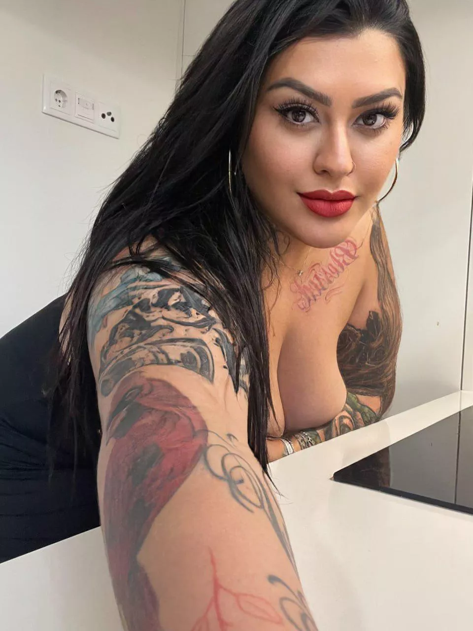 Pull on my hair while I'm taking your cock doggy style 
