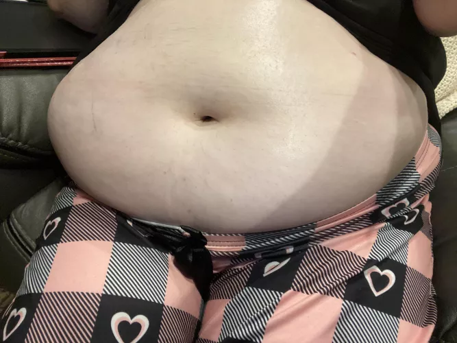 These pjs make my belly look cute💕