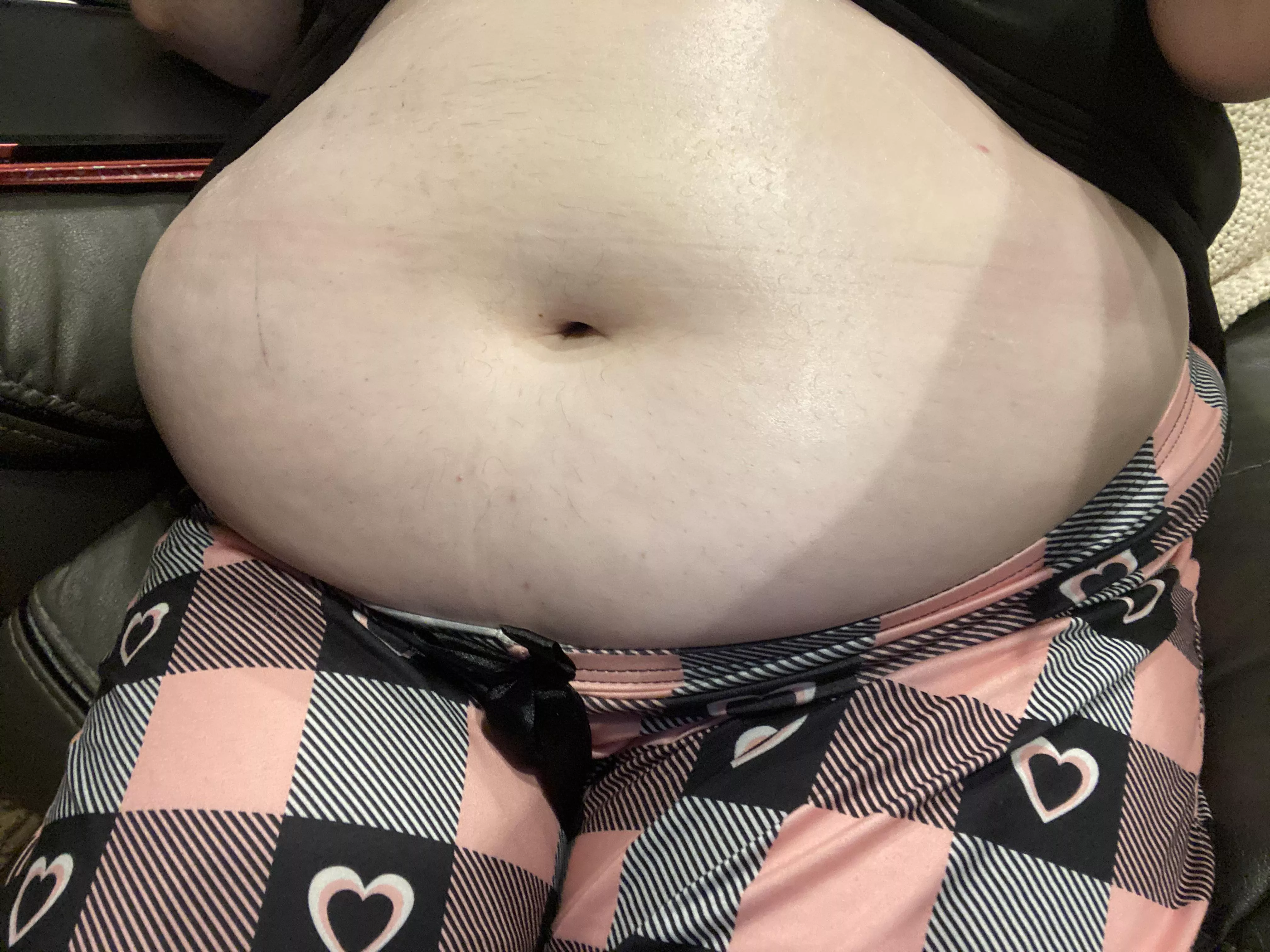 These pjs make my belly look cute💕