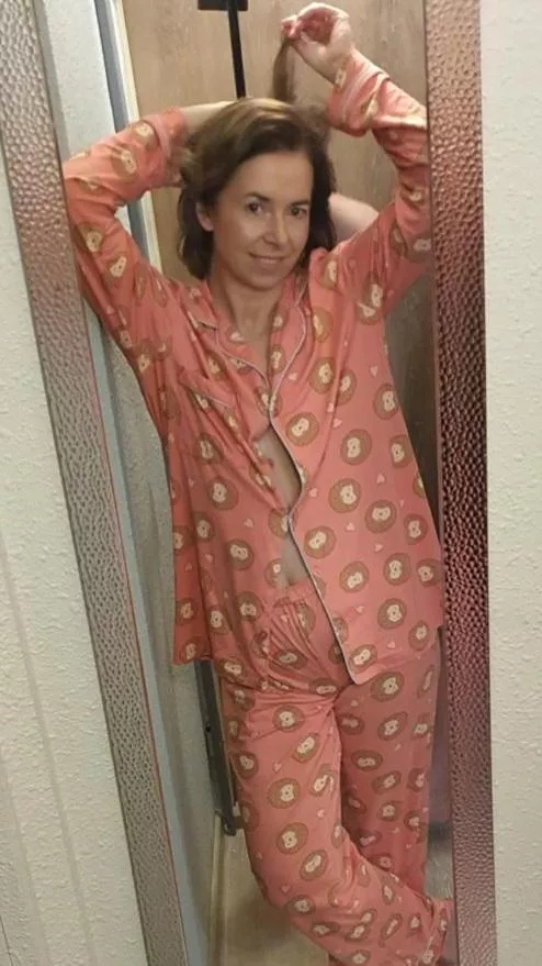 unevenly buttoned pajamas are arousing🦔🎈