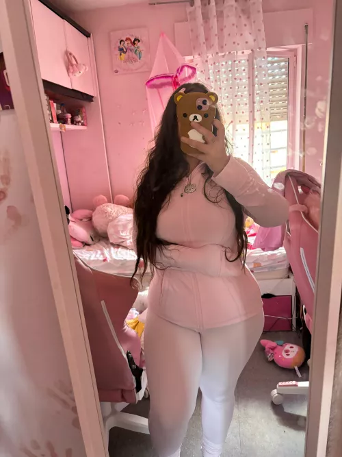 what we thinking of my thighs on leggings :3