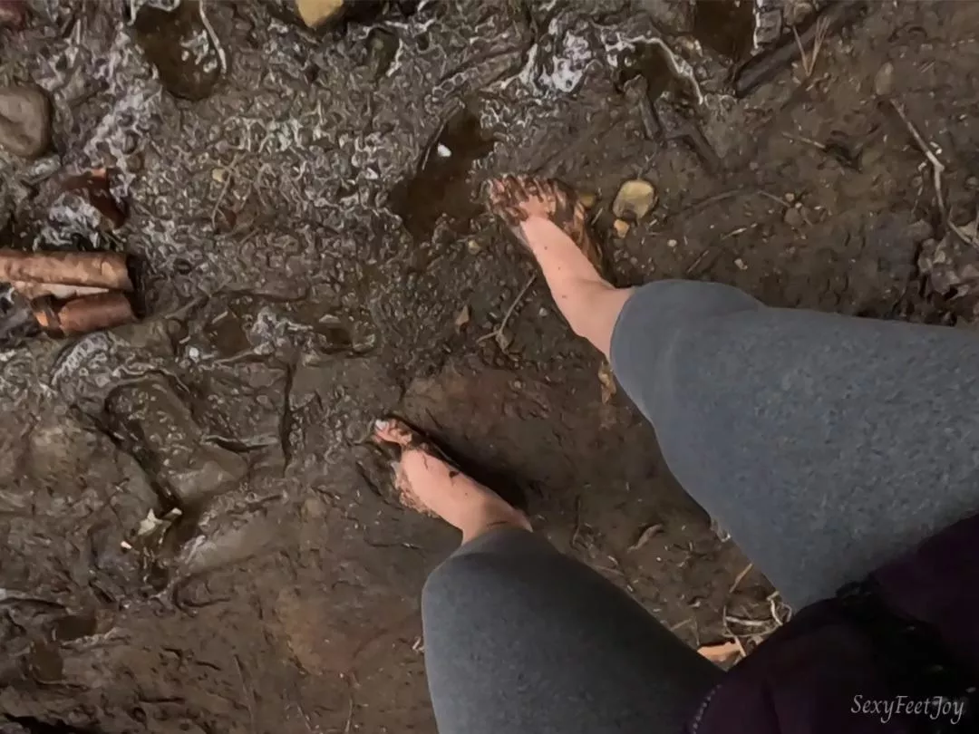 Who loves sexy feet in nature?