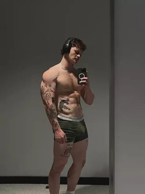 Wish I had the courage to wear these to the gym.