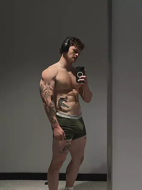 Wish I had the courage to wear these to the gym.