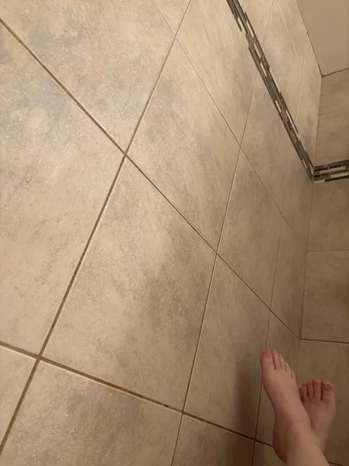worship my feet in the bath?🤭🤍🫧