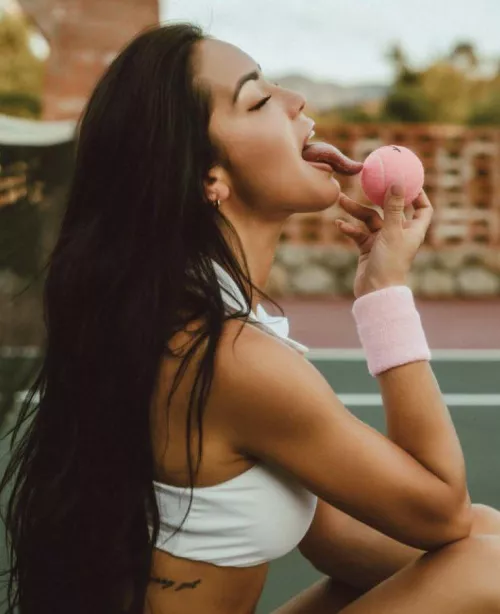 Alina, I don’t think this is how you play tennis…