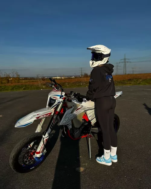 Anyone wanna ride with meee? 🤭