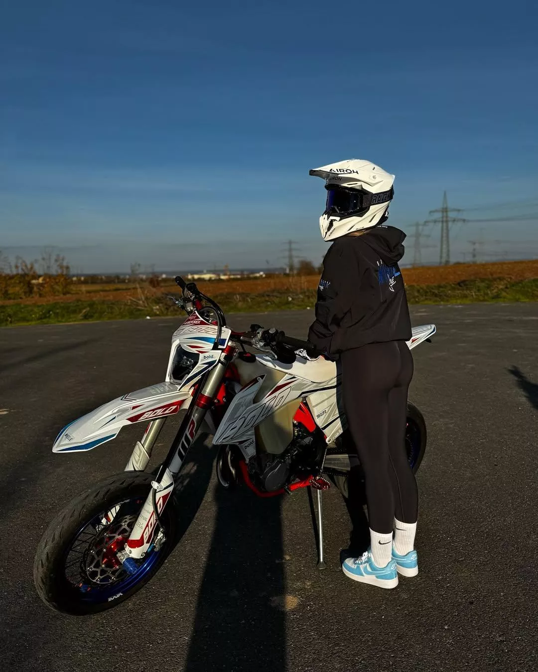 Anyone wanna ride with meee? 🤭