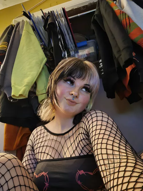 Come rip my fishnets off 