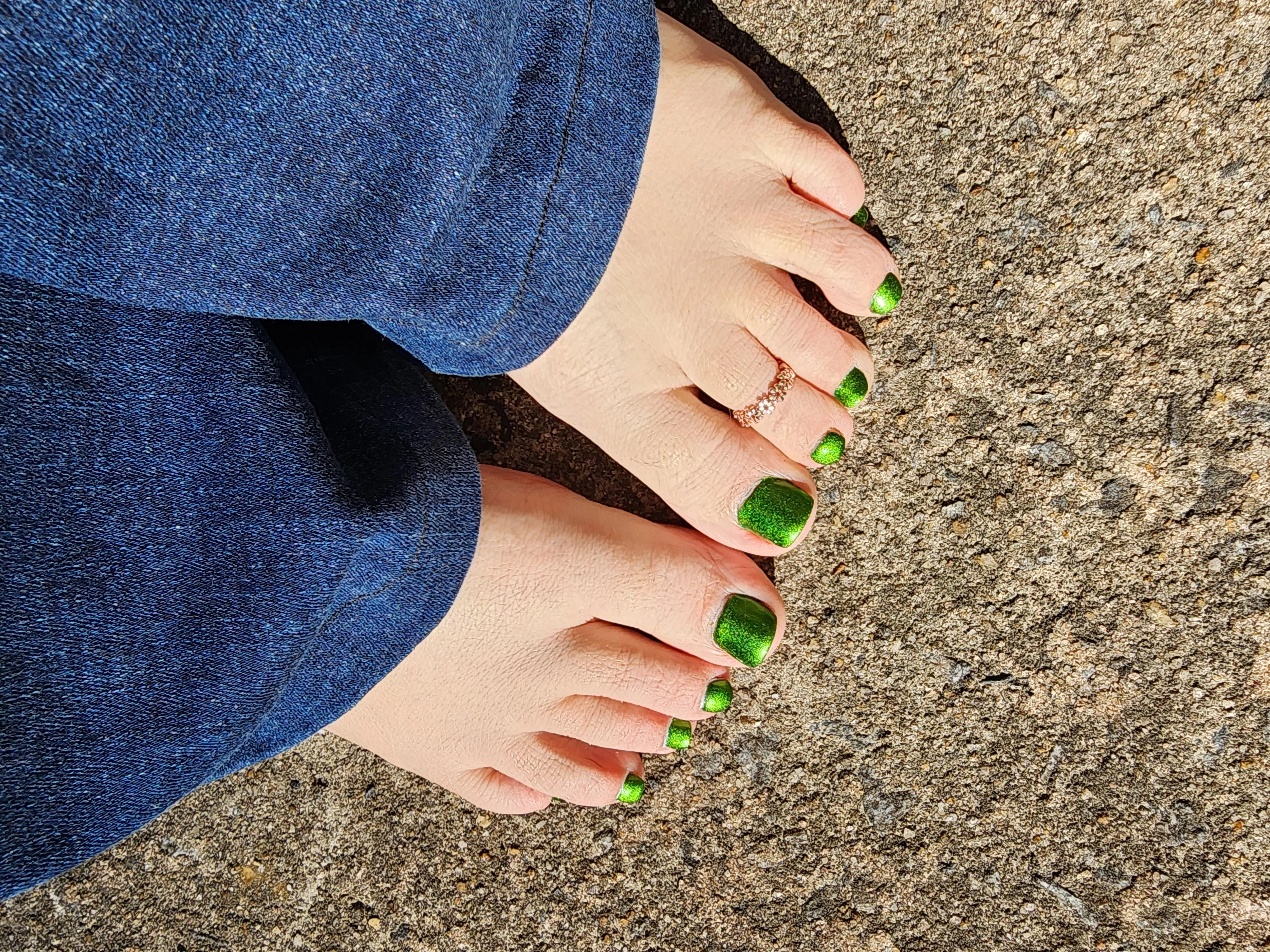 Cute little green toes peeking out 😄