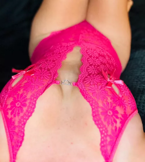 Feeling naughty and ready to chat