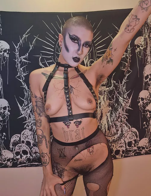 have you ever seen a bald AND fuzzy trad goth?! 