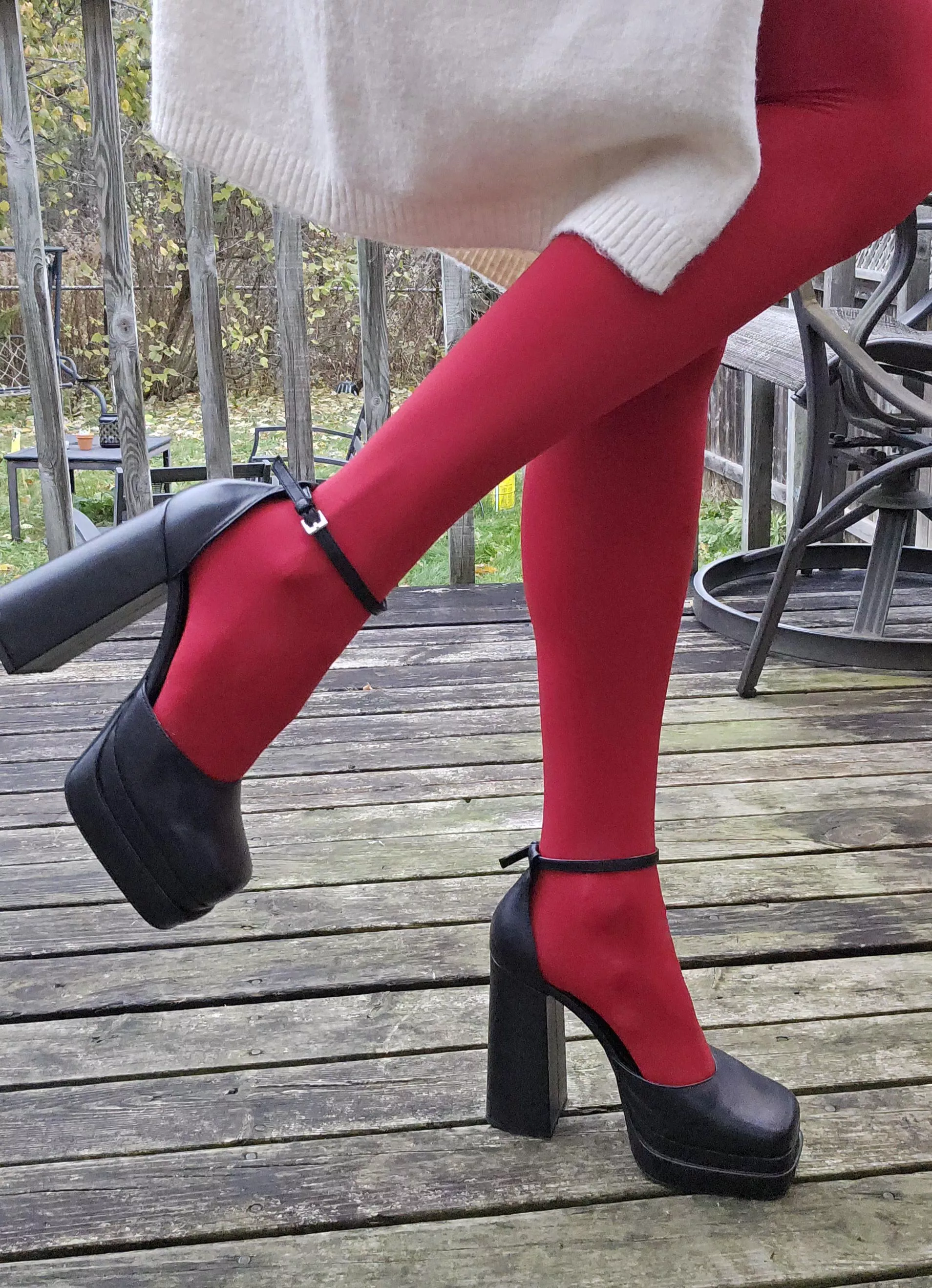 Heeled sandals with tights, Y or N