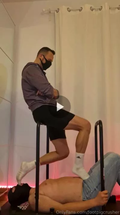 My feet at slave's nose and crotch [28 / 18]