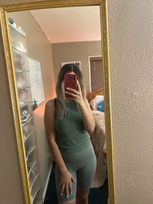 My thick arms are ready to hug you 