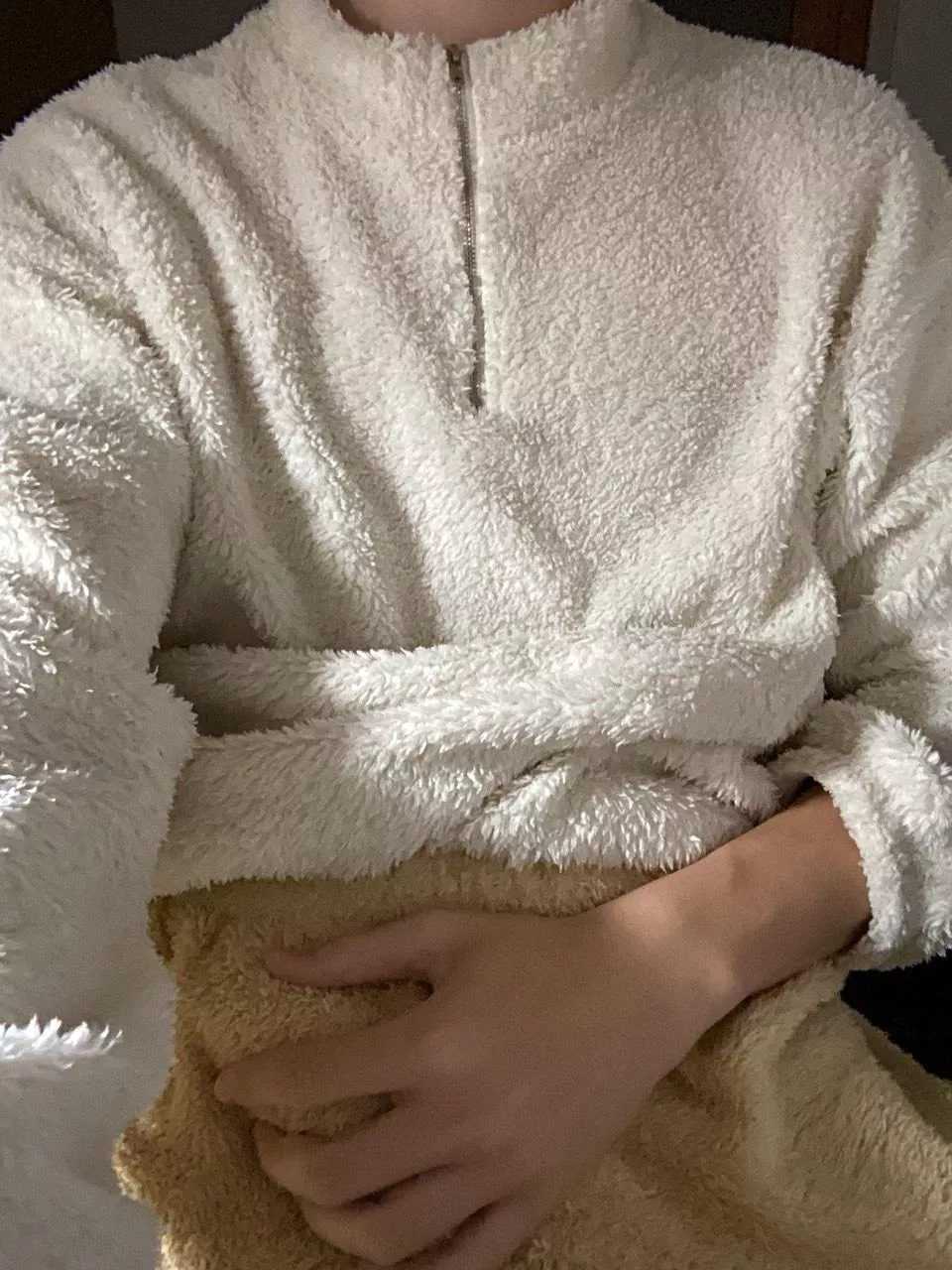 Sweaty armpits today 