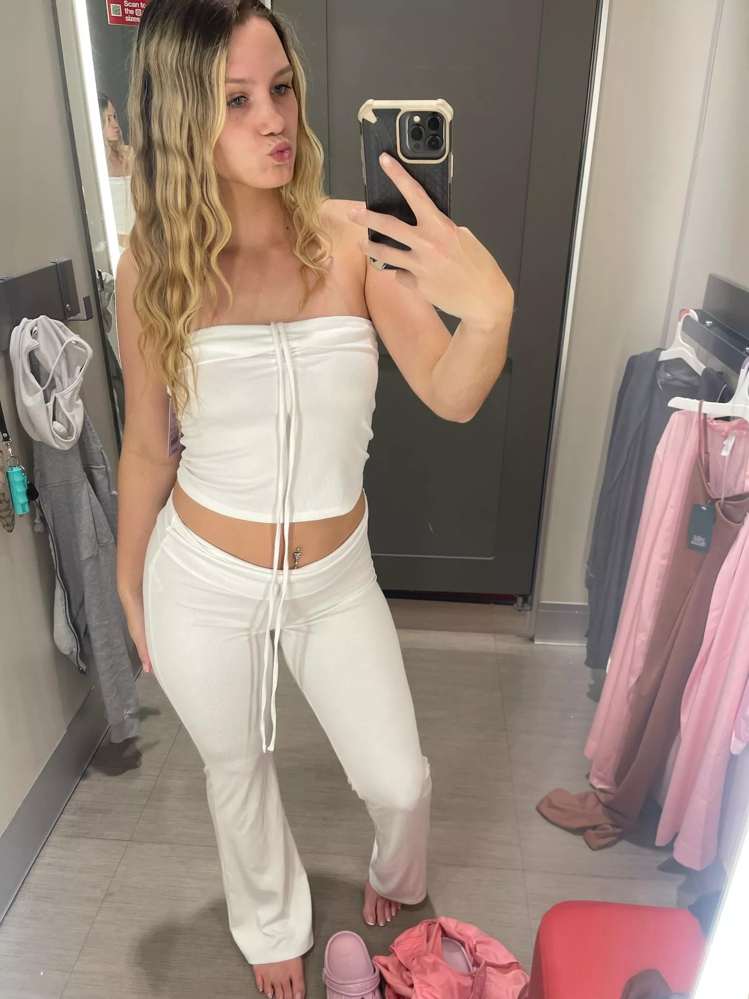 What can you say about my long legs, does it suits my white pants.