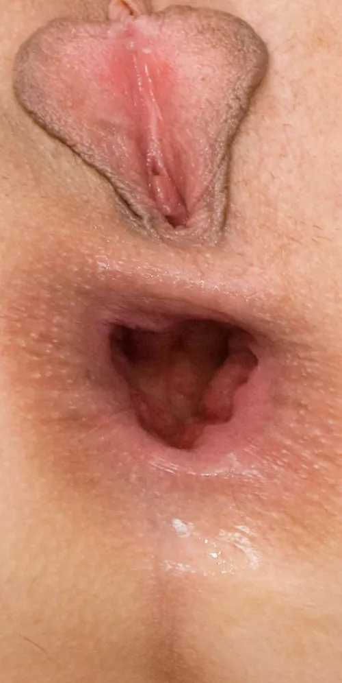 Who could it be, that beautiful ass wide open.