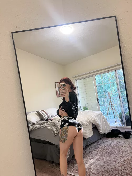 Who says you can’t have dessert first? 🍓🔥
