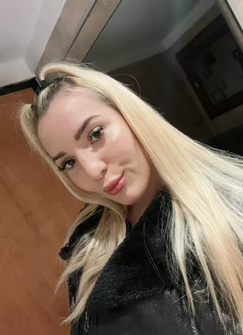 19 [F4M] Columbus, Bored here, who’s got some good stories???