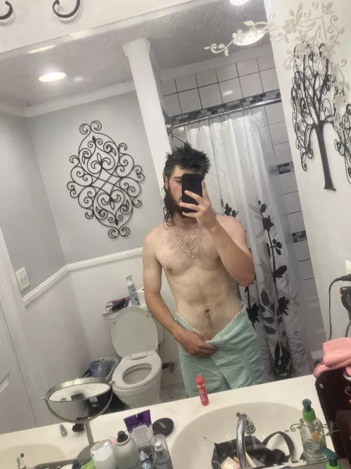 21 bi m looking for etown Louisville area for thanksgiving morning or night before