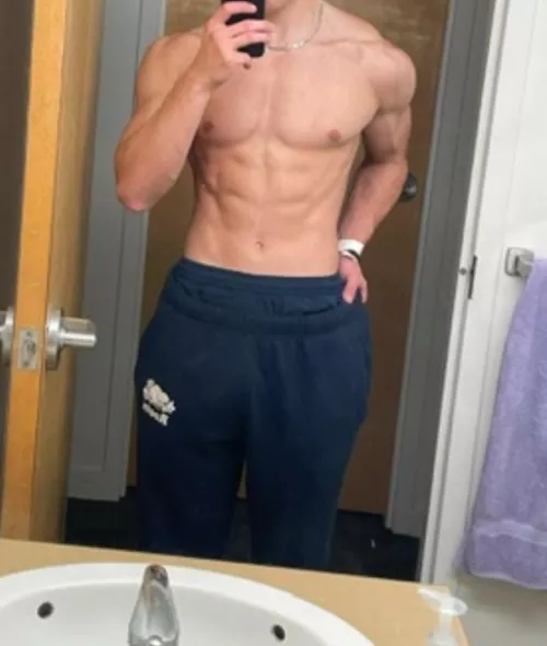 21 [M4MF/FF] looking for fit horny couples (m)