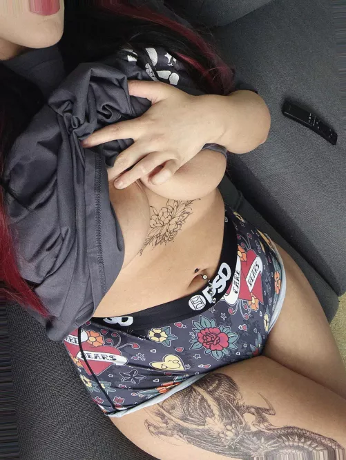 27 [F4M] Columbus, Bored nurse here, who’s got some good stories???