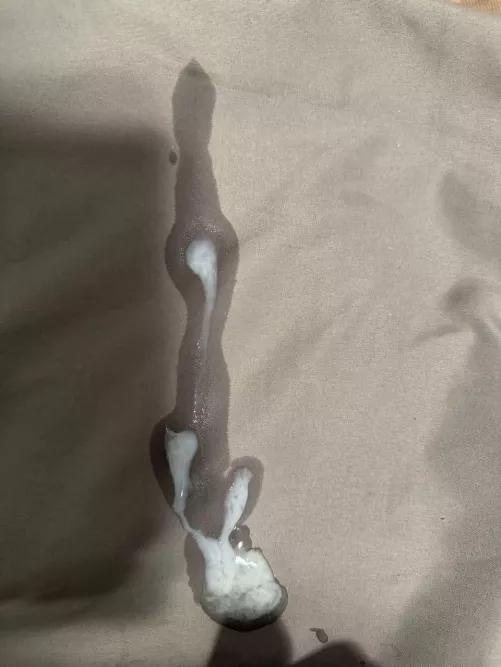 (29) Made a mess on my girlfriend’s side of the bed again 😈 