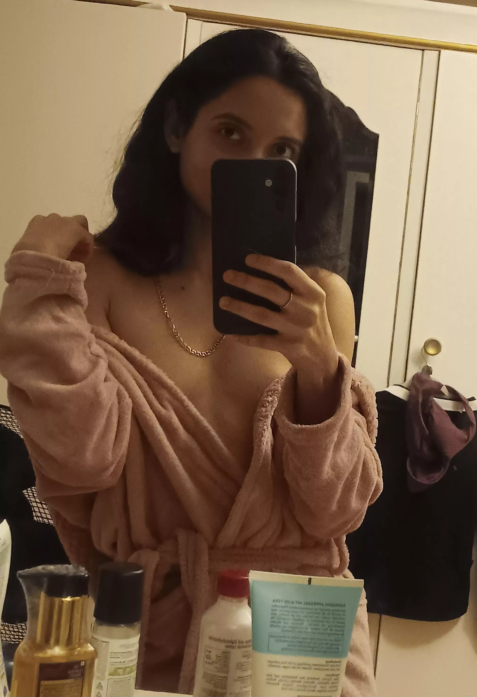 34F PoV ... your introverted brown gf will do anything to keep you at home ☺️🥰☺️