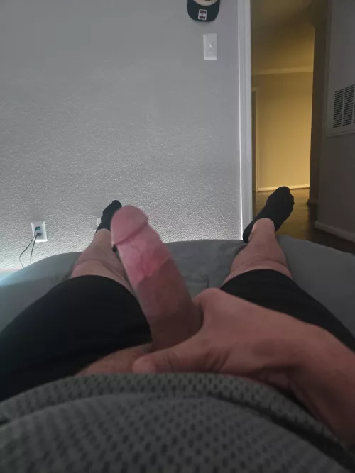 [38] Hosting SW. Any bottoms wanna get used? 